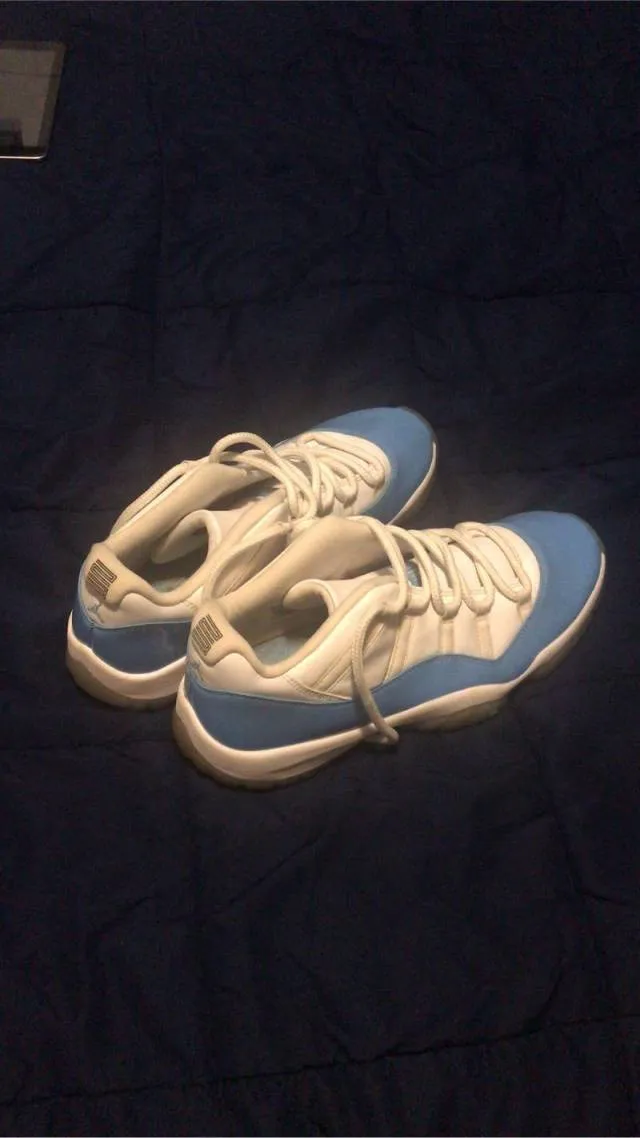 Air jordan 11 low columbia