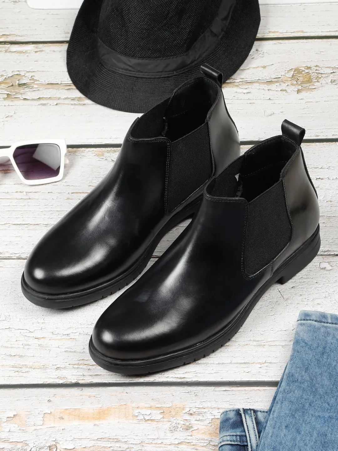 Men's Black Solid Leather Chelsea boots