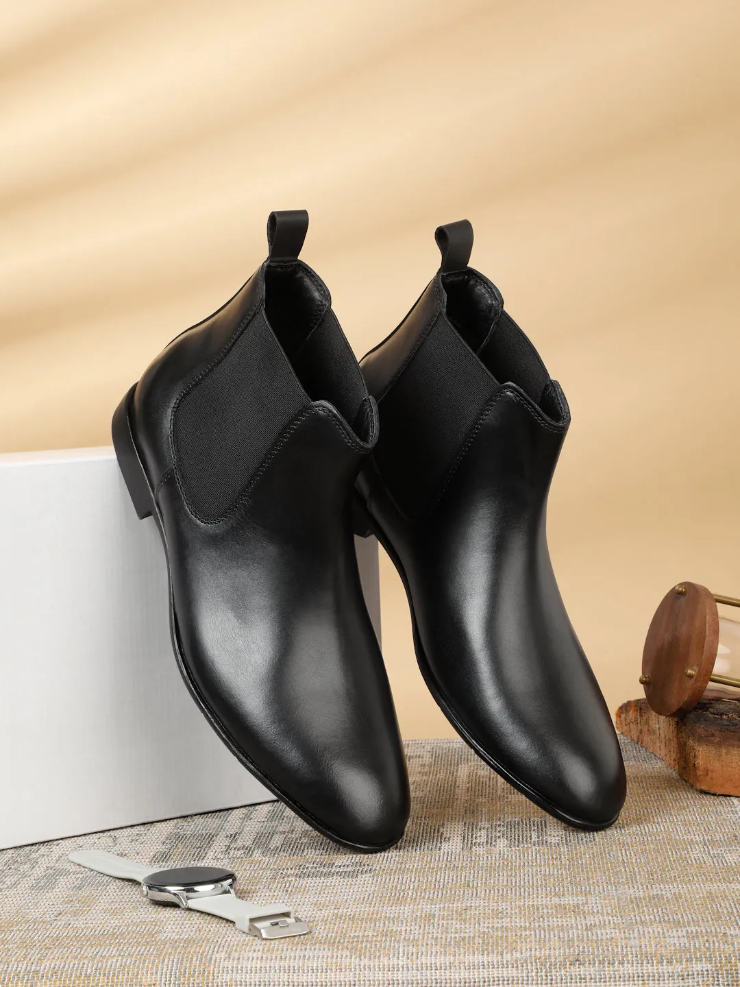 Men's Black Solid Leather Mid-Top Chelsea Boots