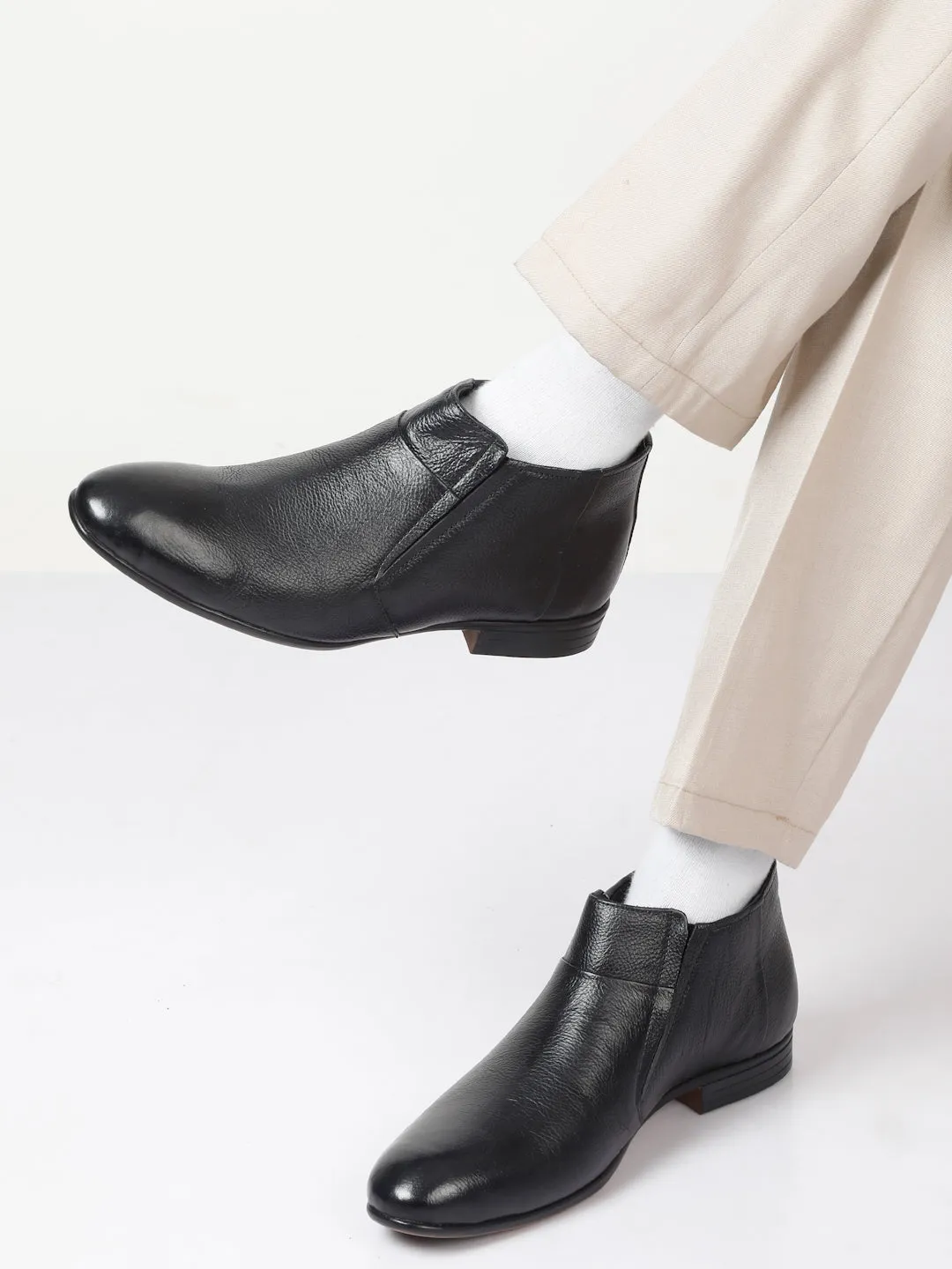 Men's Black Solid Leather Slip-on Boots