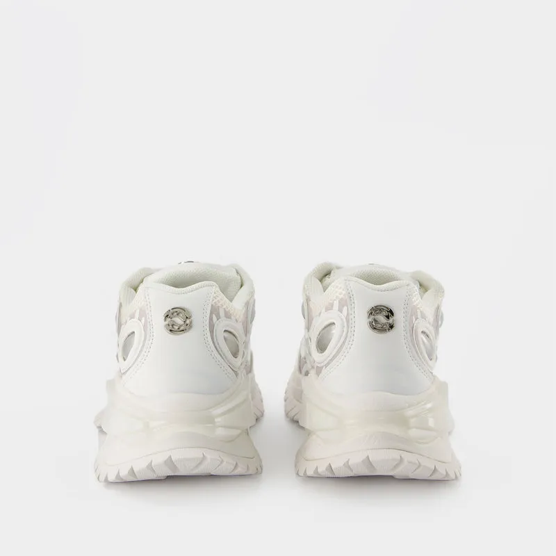 Nucleo trainers in white