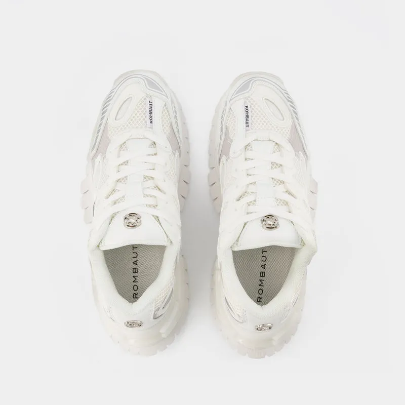 Nucleo trainers in white